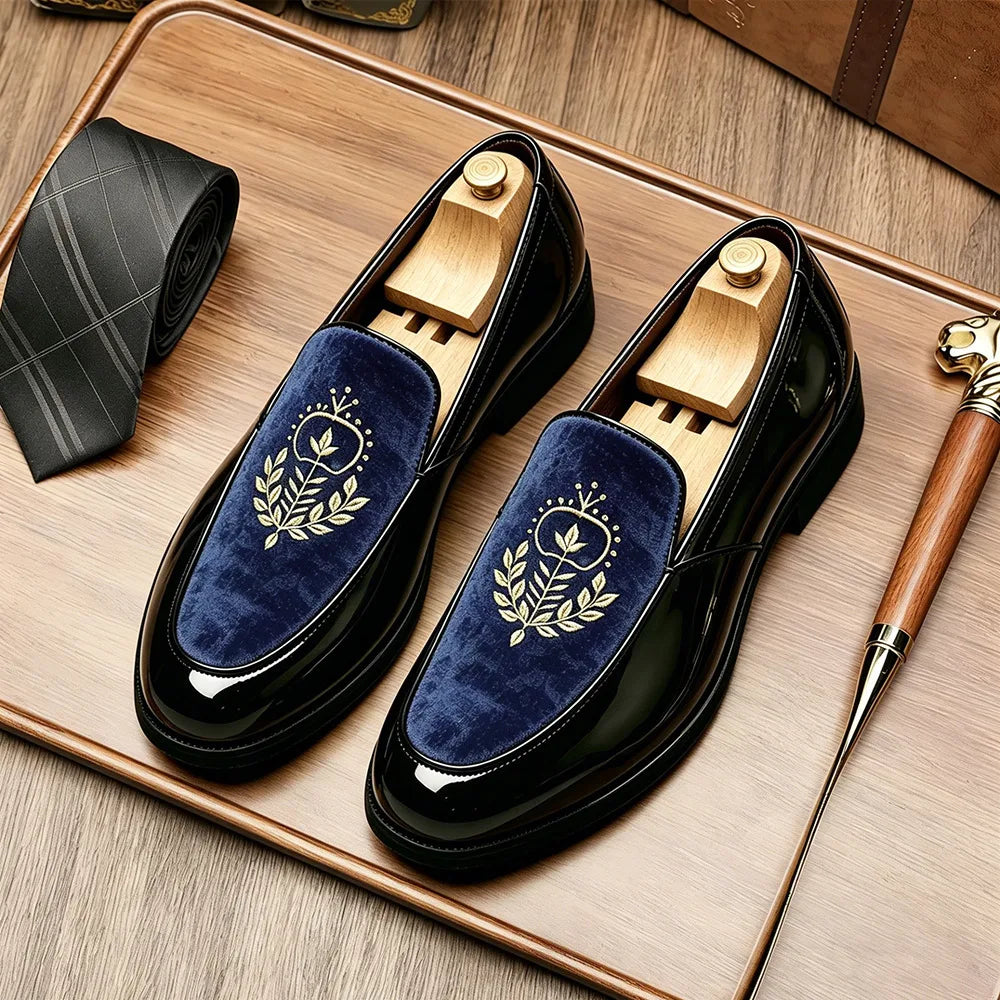 Men’s slip-on loafers with embroidered detail – extended sizing