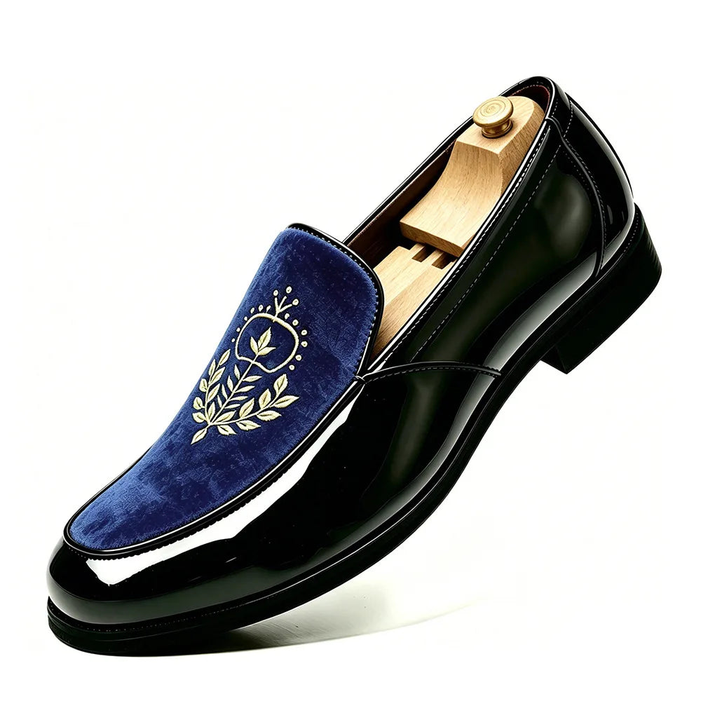 Men’s slip-on loafers with embroidered detail – extended sizing