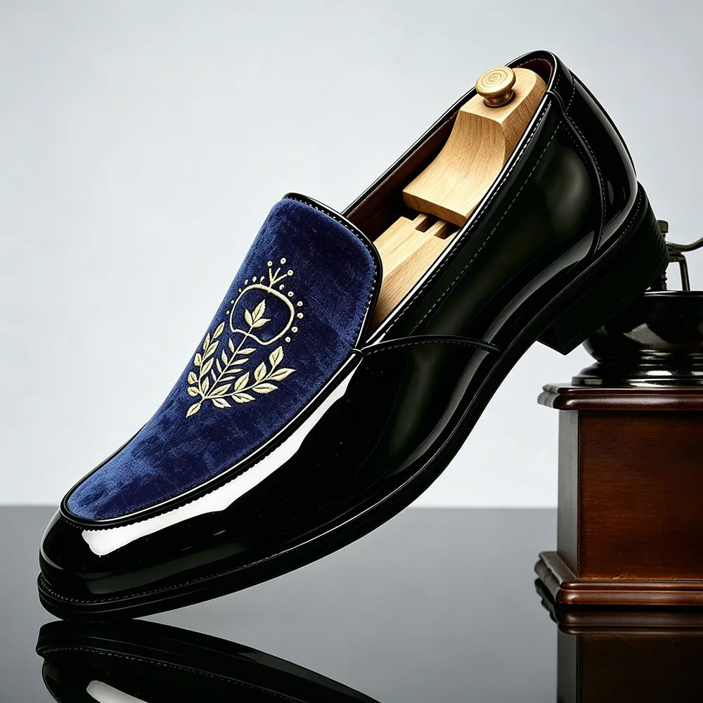 Men’s slip-on loafers with embroidered detail – extended sizing