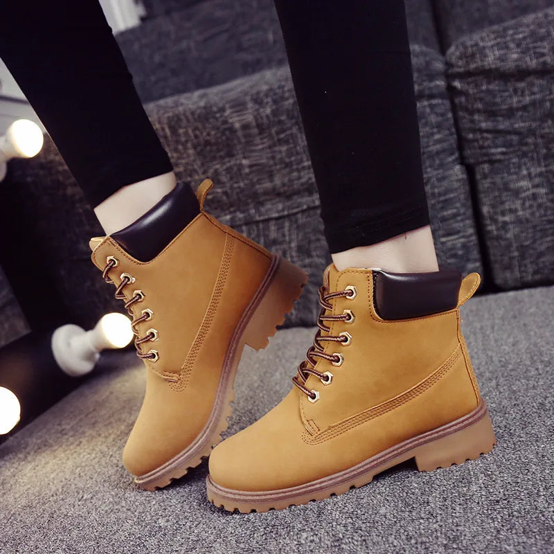 Men’s fleece-lined lace-up work boots with a padded collar