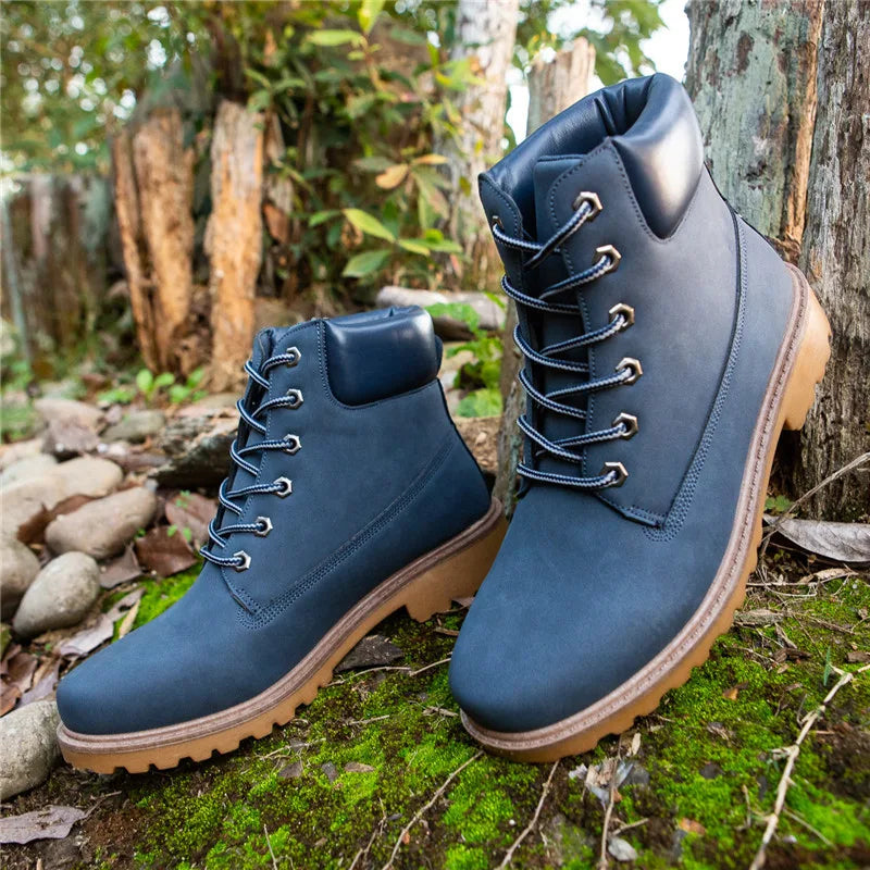 Men’s fleece-lined lace-up work boots with a padded collar