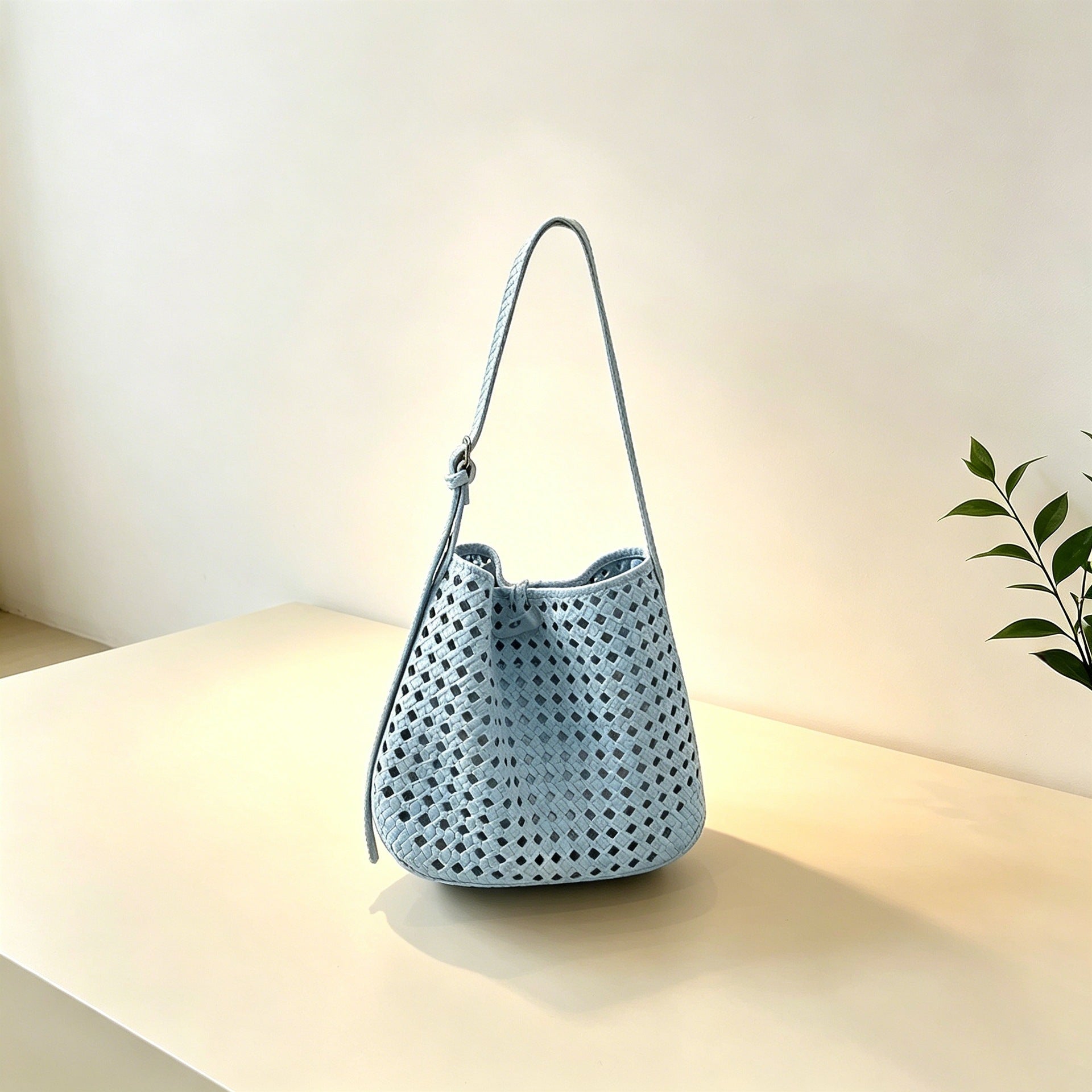 Hollow-out woven bucket bag for casual, beach-ready outings