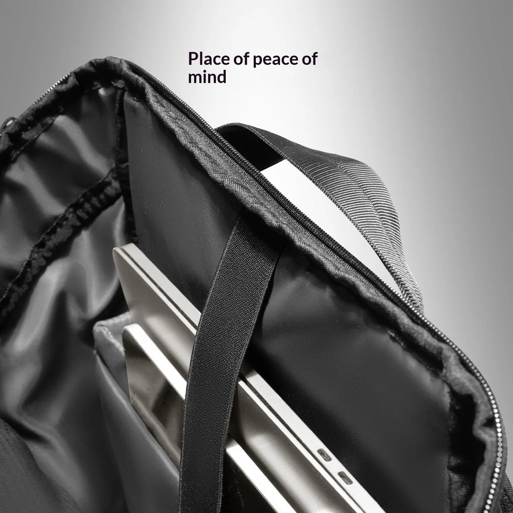 Large-capacity commuter backpack for business travel