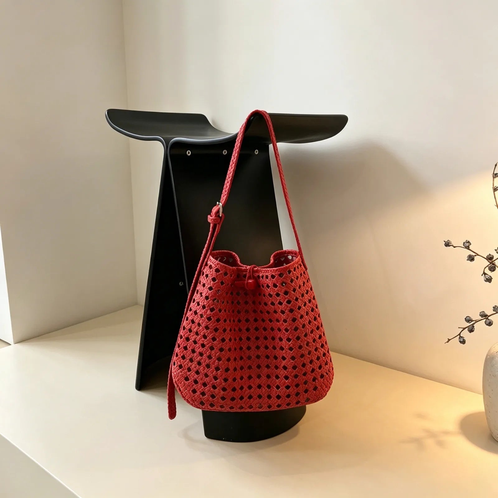 Hollow-out woven bucket bag for casual, beach-ready outings