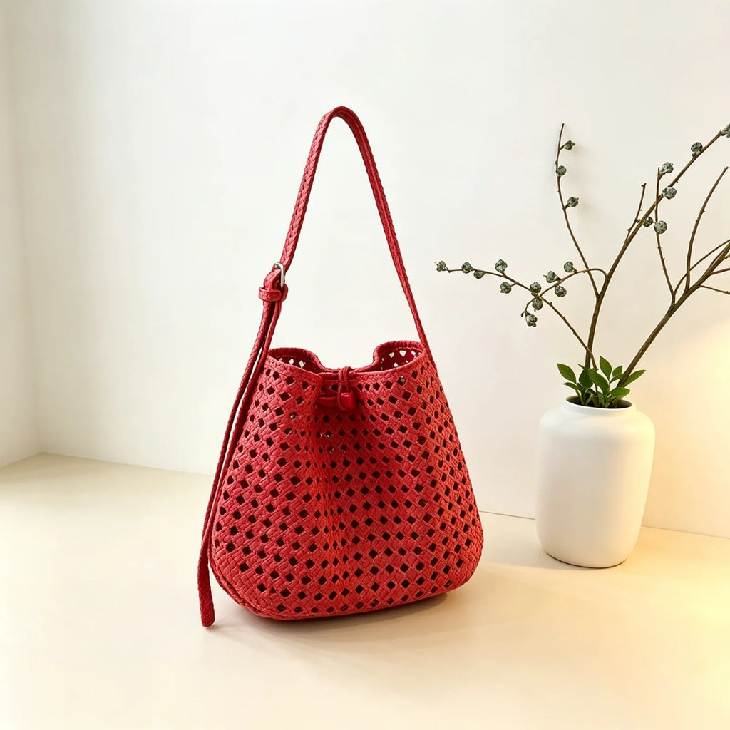 Hollow-out woven bucket bag for casual, beach-ready outings