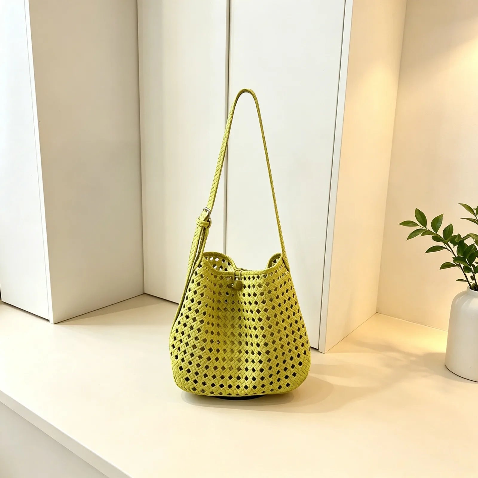 Hollow-out woven bucket bag for casual, beach-ready outings