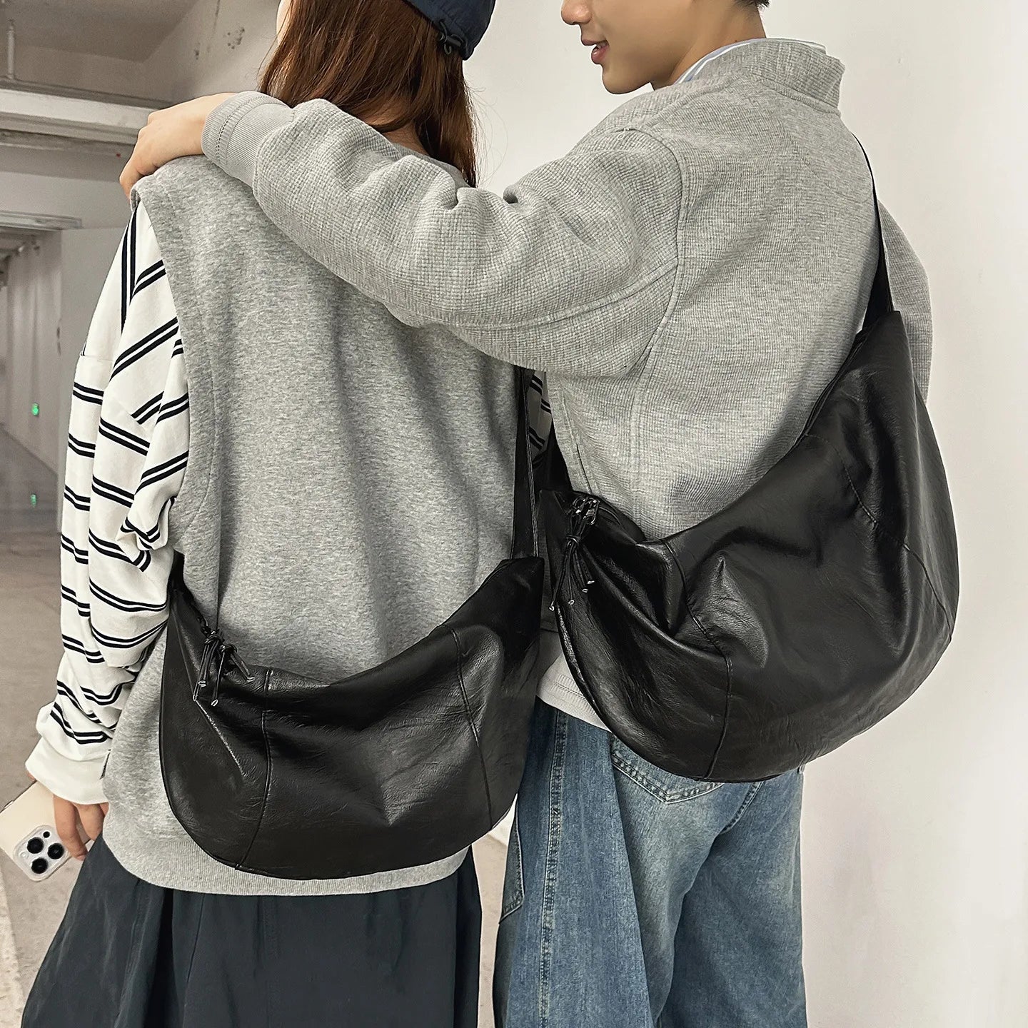 Curved hobo crossbody bag in PU leather – adjustable strap for commuting or riding