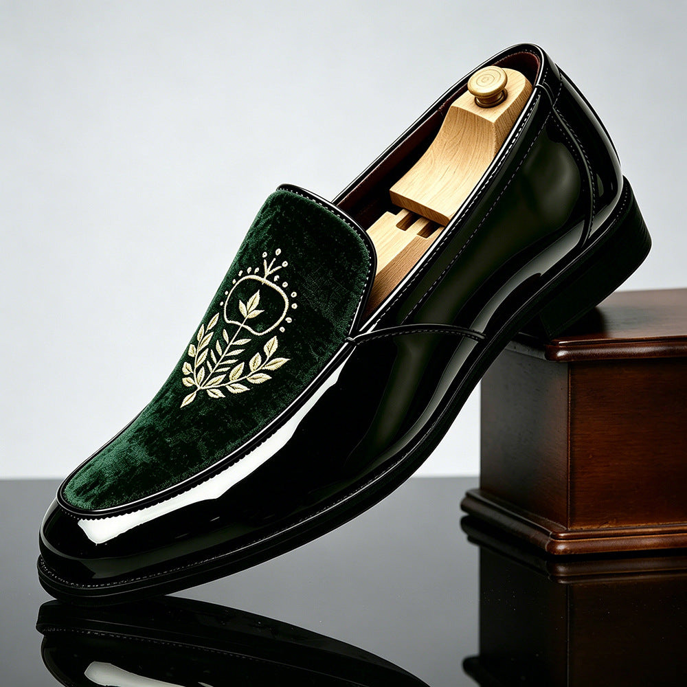 Men’s slip-on loafers with embroidered detail – extended sizing