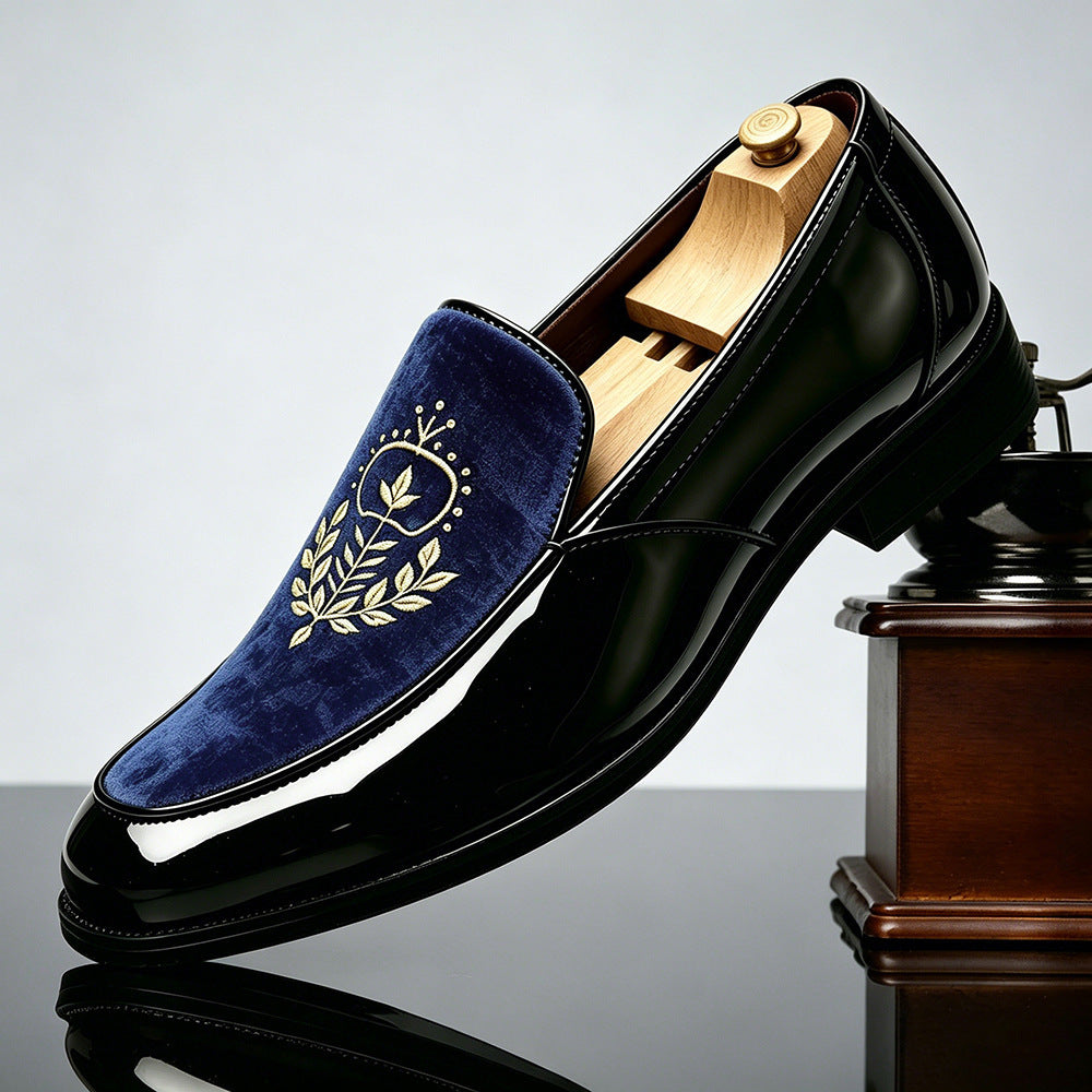 Men’s slip-on loafers with embroidered detail – extended sizing