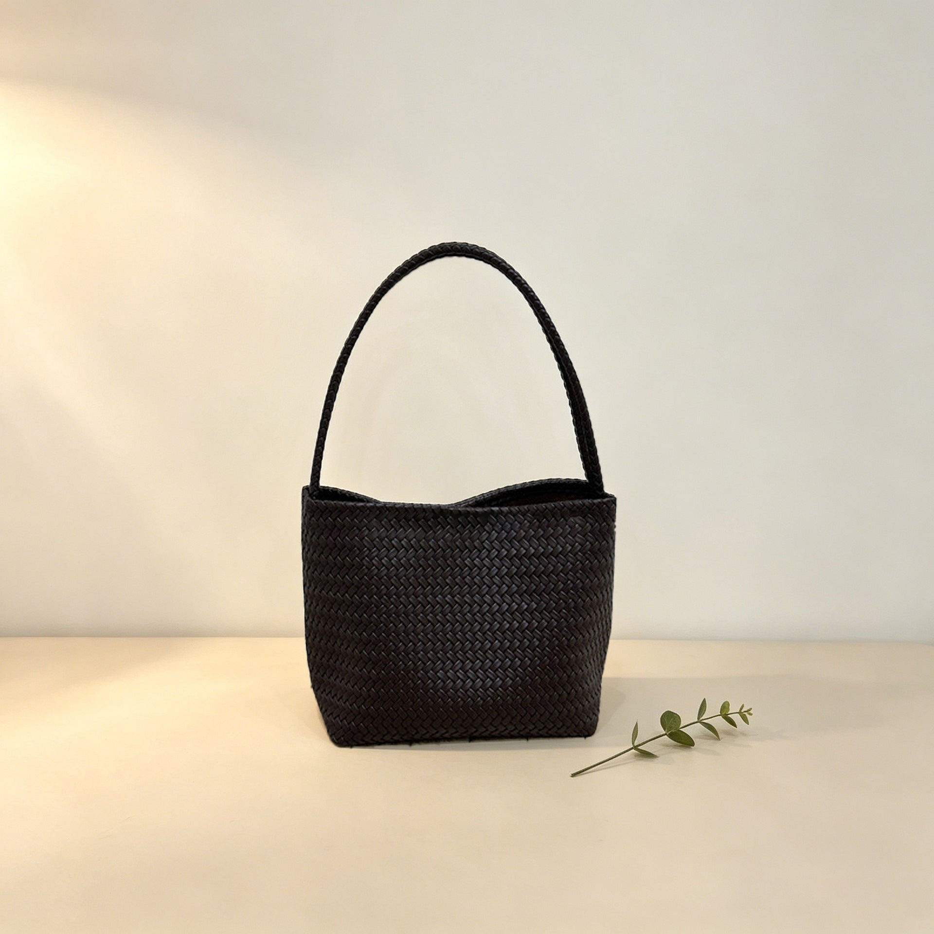 Woven-pattern bucket bag with double straps for everyday wear